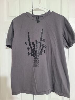 Gildan large women's grey graphic tee